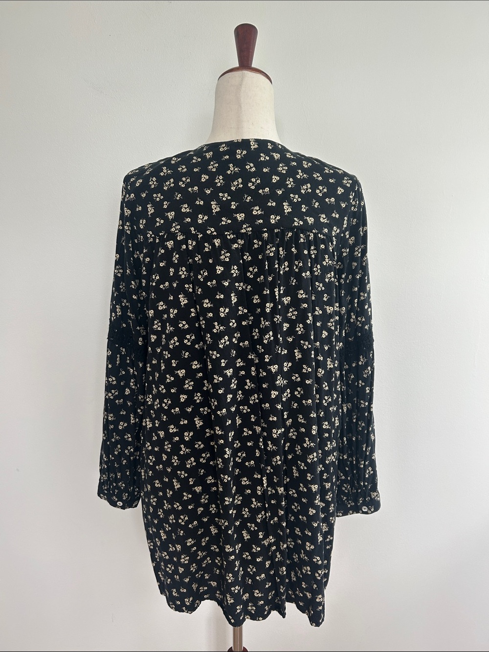 Lost + Wander Black Floral Tie-Neck Mini‎ Dress Size Small EUC - Picture 3 of 5